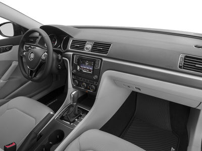 2017 Volkswagen Passat R-Line w/Comfort Pkg