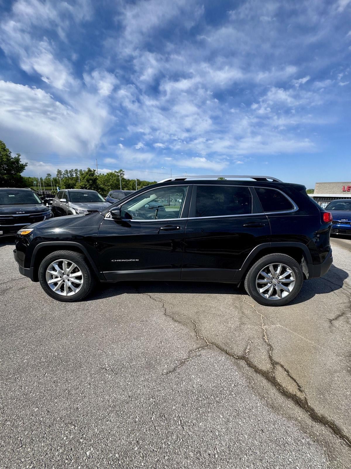 Used 2018 Jeep Cherokee Limited with VIN 1C4PJMDX9JD525806 for sale in Kansas City
