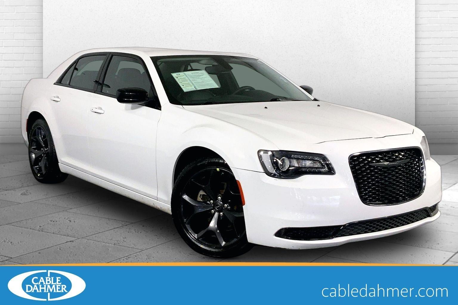 2023 Chrysler 300 Touring's photo