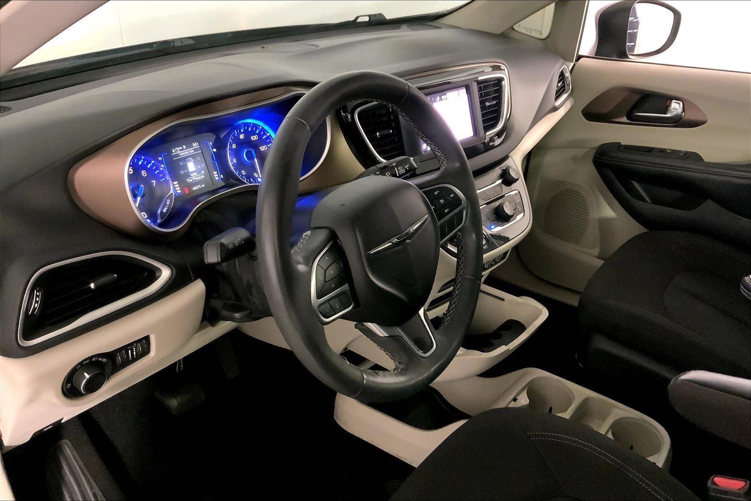 2022 Chrysler Voyager LX