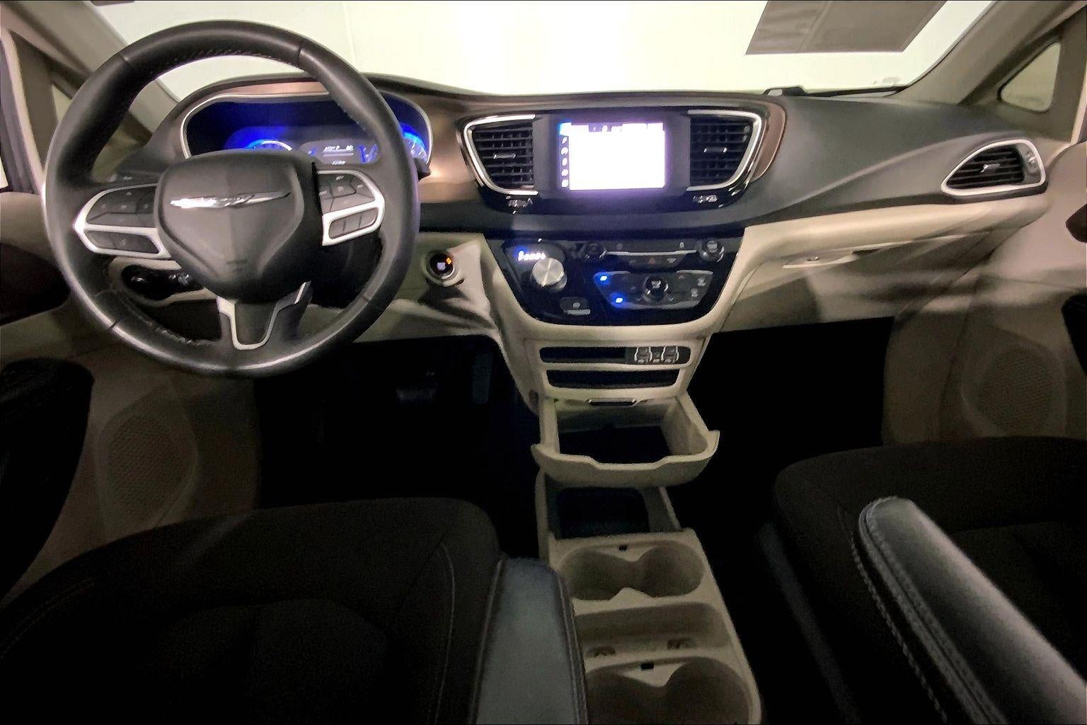 2022 Chrysler Voyager LX