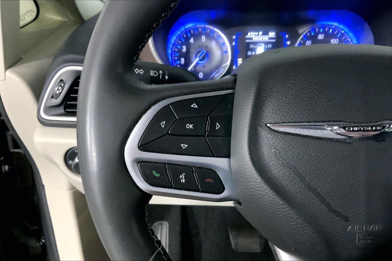 2022 Chrysler Voyager LX