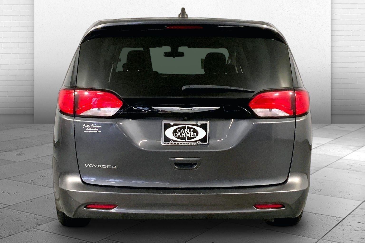 2022 Chrysler Voyager LX