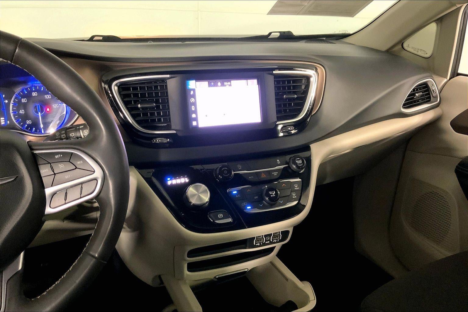 2022 Chrysler Voyager LX