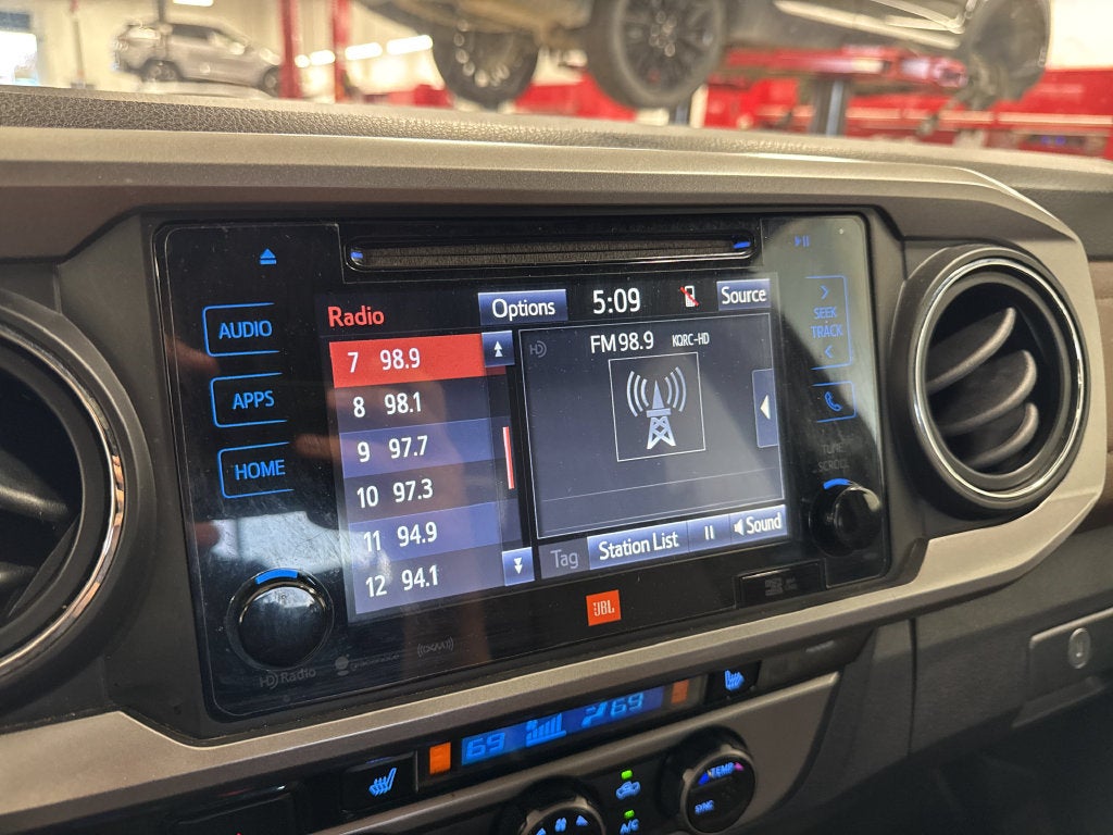 2017 Toyota Tacoma Limited V6