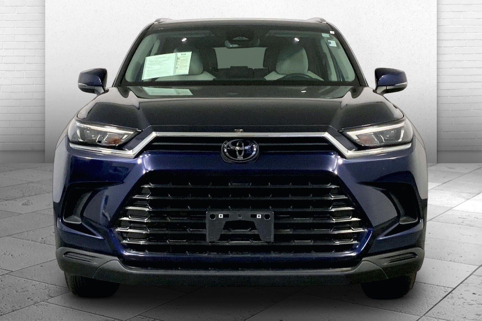 Used 2024 Toyota Grand Highlander XLE with VIN 5TDAAAB56RS035118 for sale in Kansas City