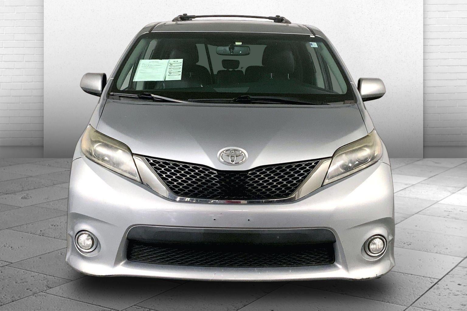 Used 2017 Toyota Sienna SE with VIN 5TDXZ3DC5HS826216 for sale in Kansas City