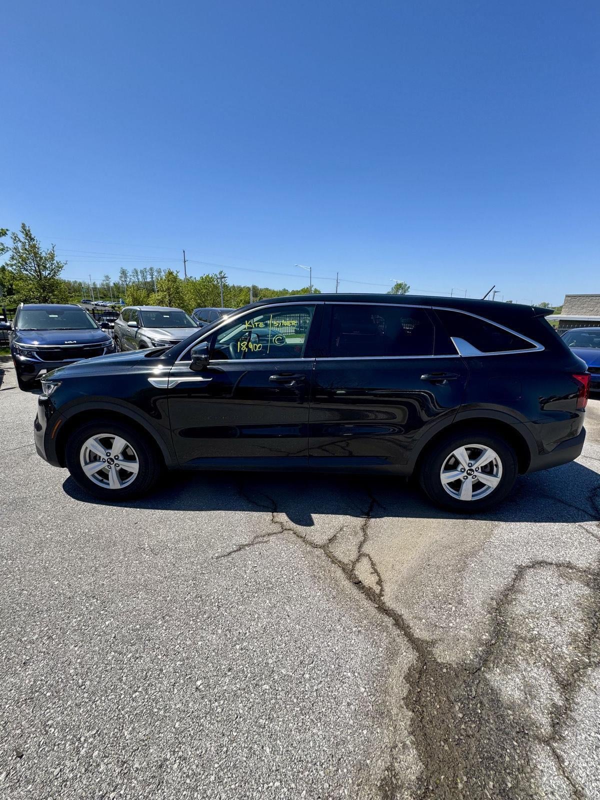 Used 2021 Kia Sorento LX with VIN 5XYRG4LC5MG039201 for sale in Kansas City