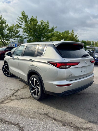 2022 Mitsubishi OUTLANDER ES