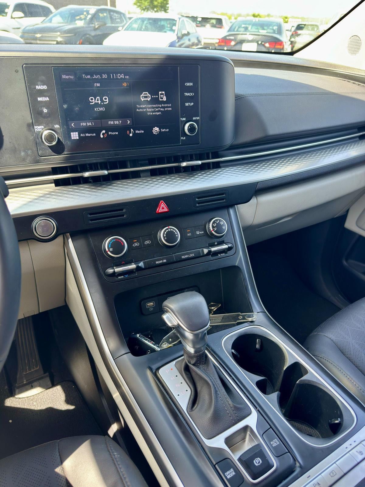 2024 Kia Carnival LX