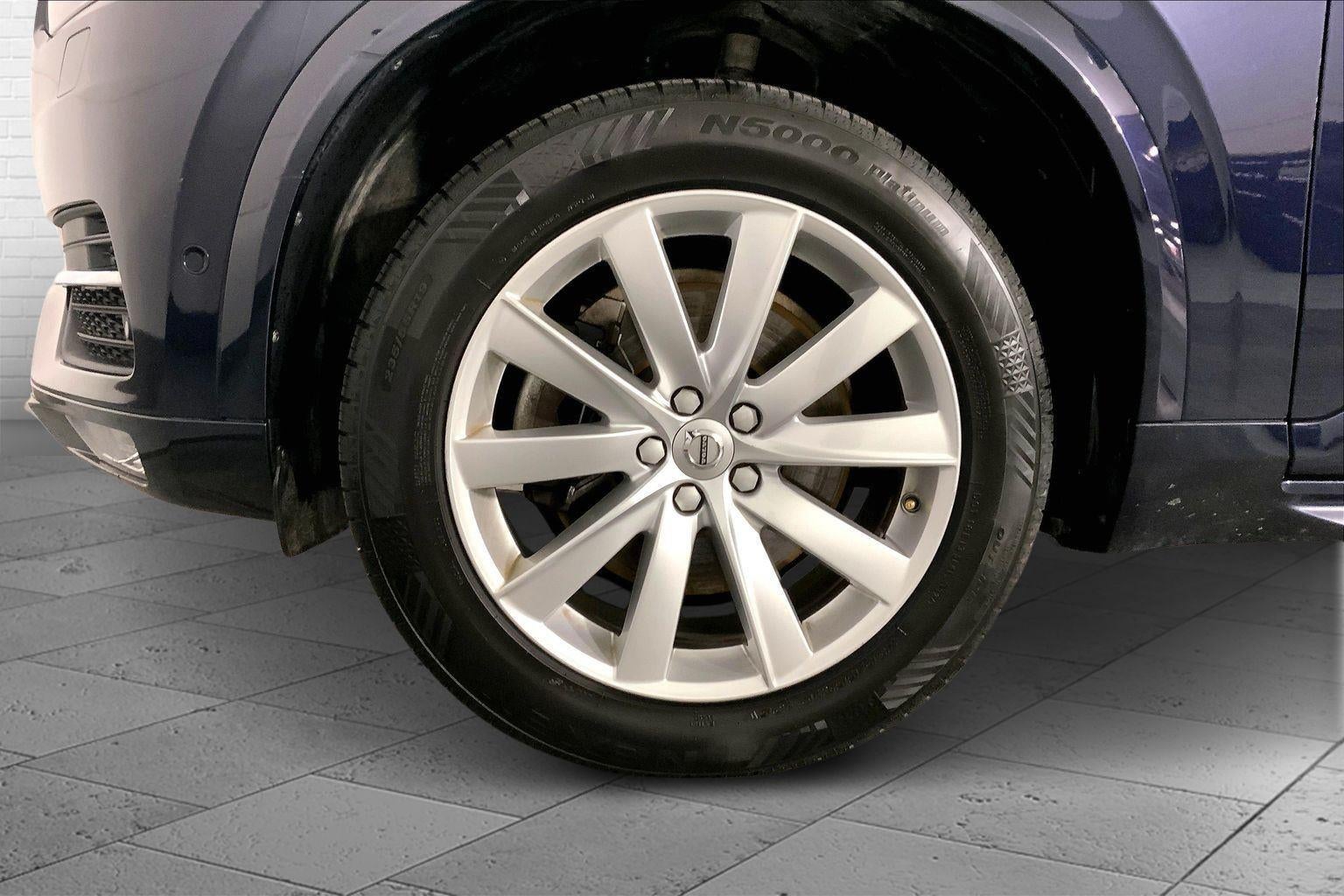 2016 Volvo XC90 T6 Momentum