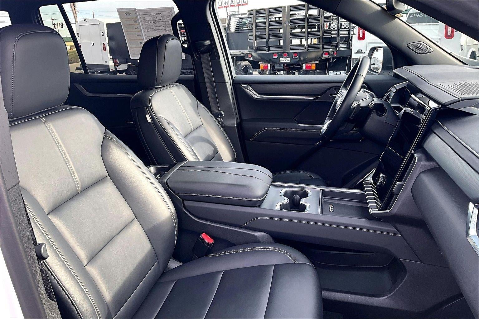 2024 GMC Acadia Elevation