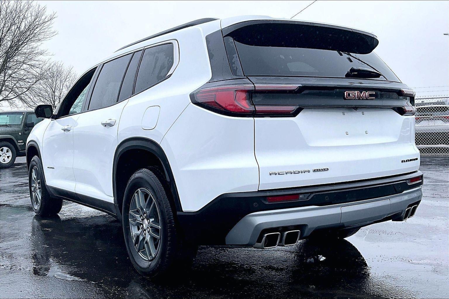 2025 GMC Acadia Elevation