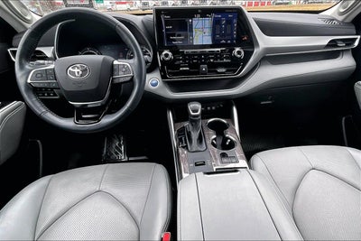 2021 Toyota Highlander Hybrid Platinum