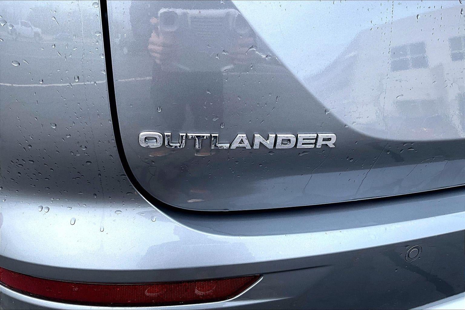 2024 Mitsubishi Outlander SE