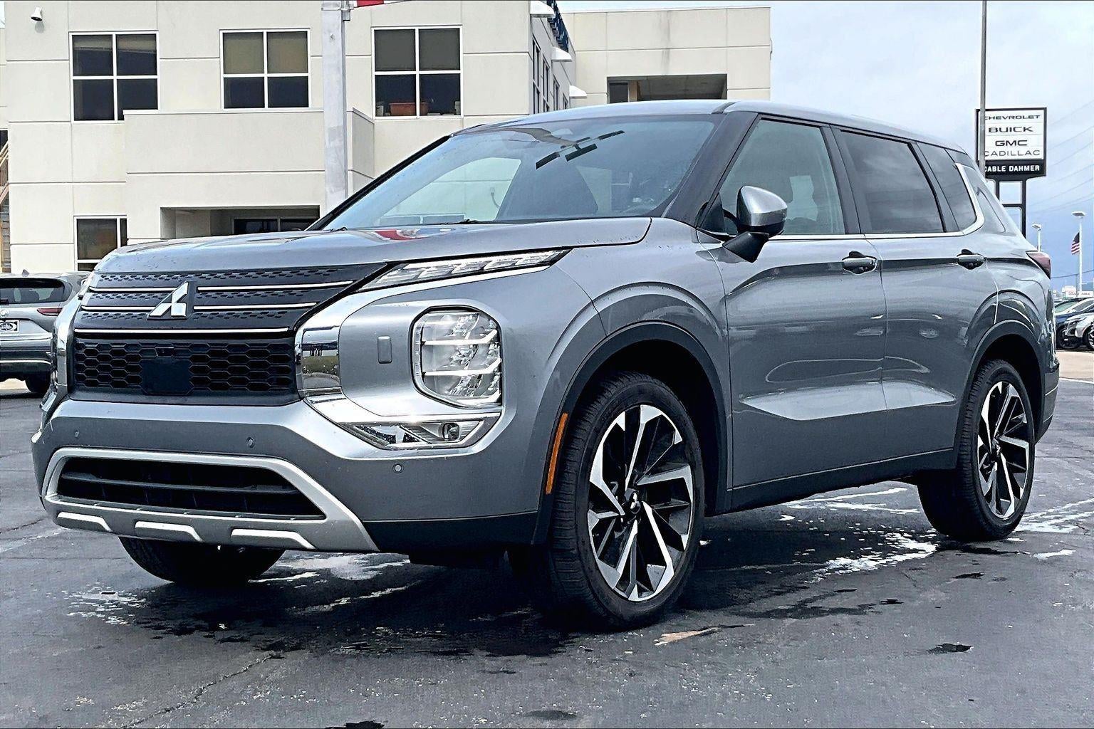 2024 Mitsubishi Outlander SE