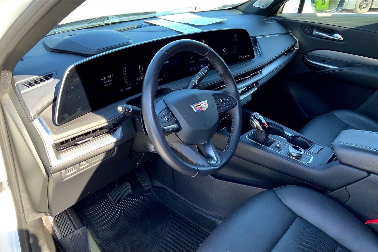 2024 Cadillac XT4 Premium Luxury