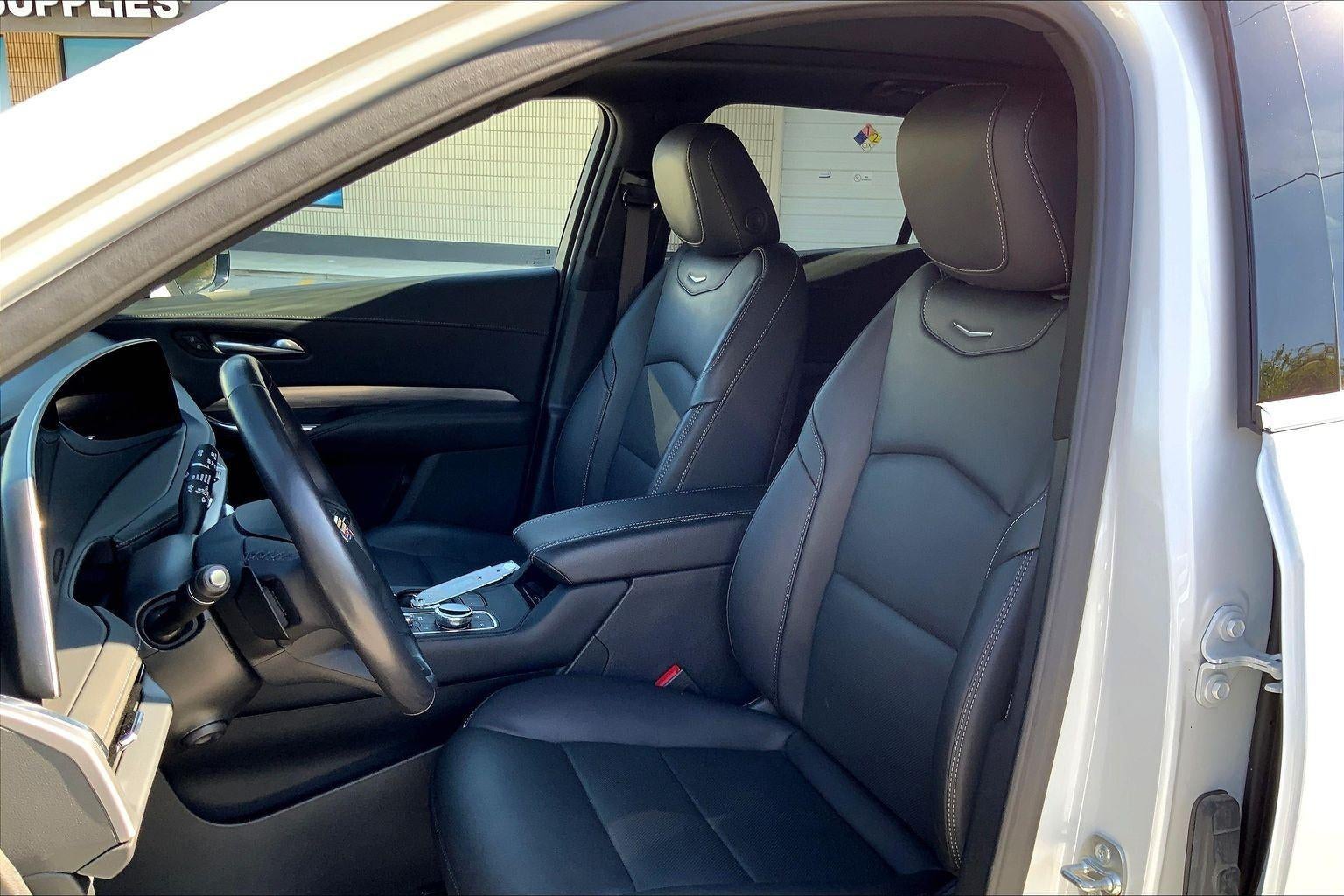 2024 Cadillac XT4 Premium Luxury