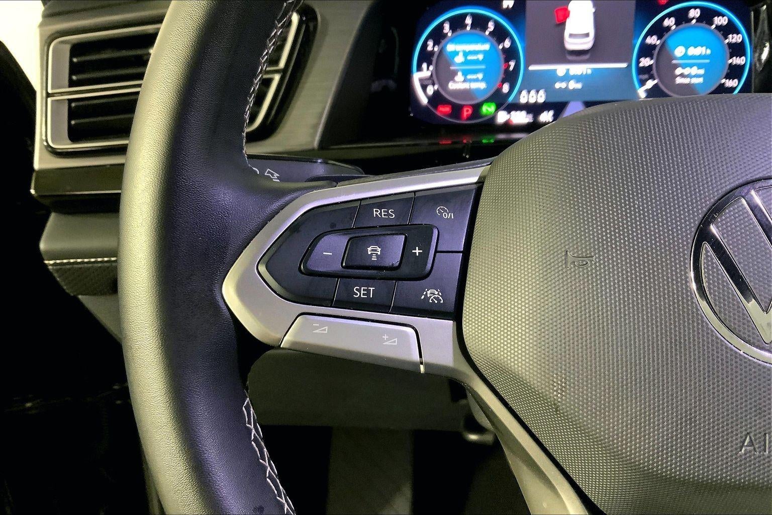 2025 Volkswagen Atlas Cross Sport 2.0T SE w/Technology