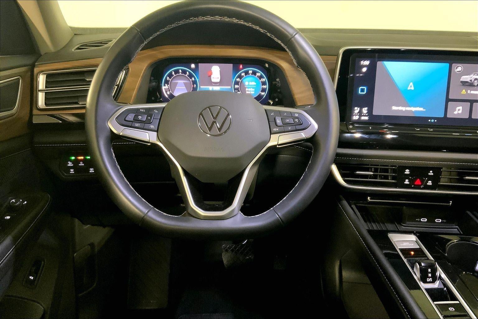 2025 Volkswagen Atlas 2.0T SE w/Technology