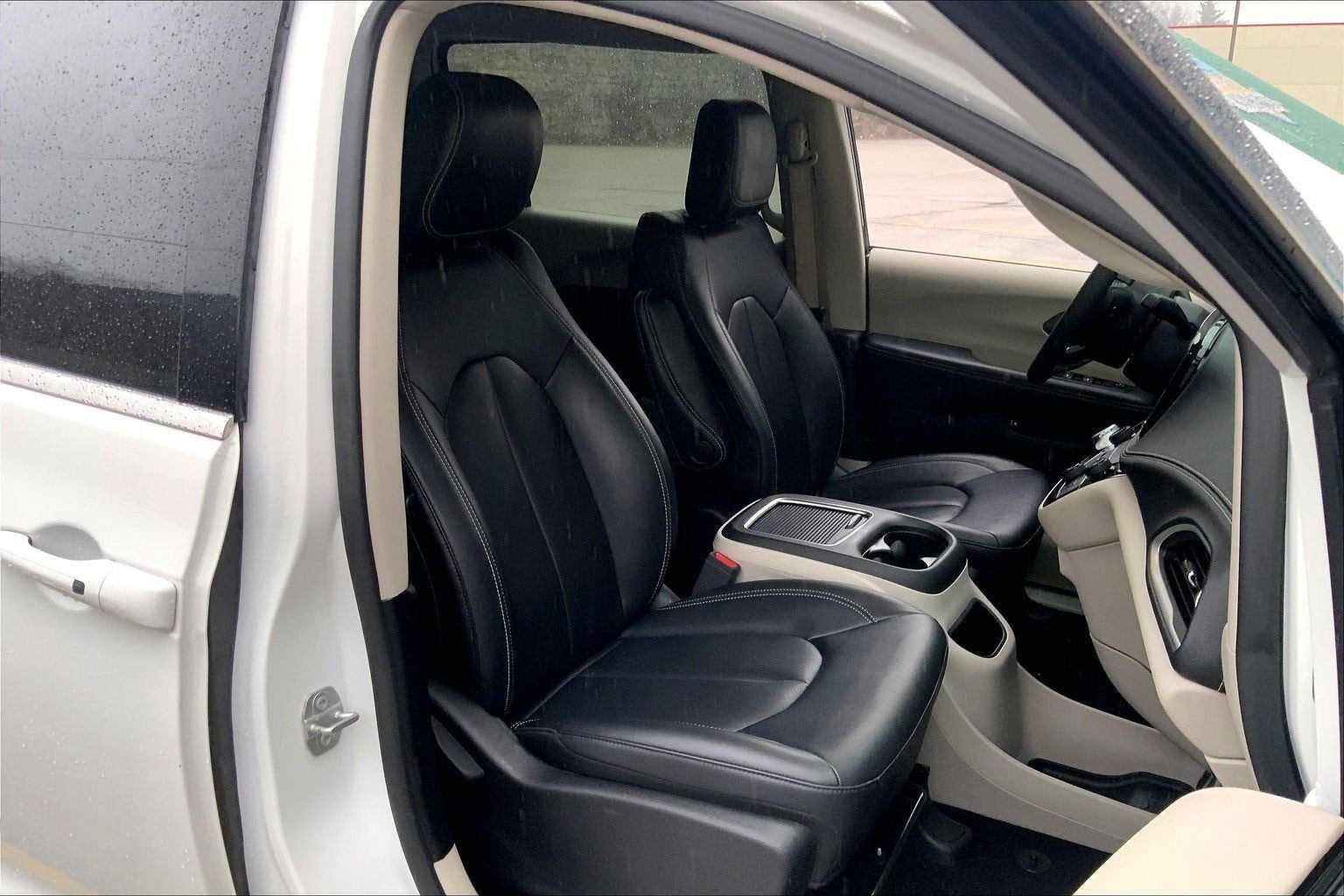 2024 Chrysler Pacifica Hybrid Select