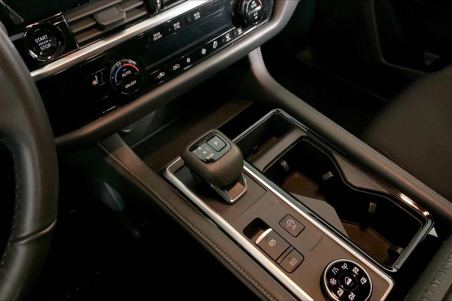 2025 Nissan Pathfinder SV