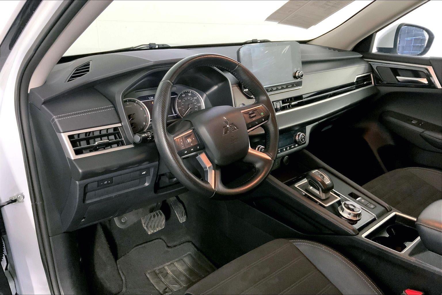 2024 Mitsubishi Outlander SE