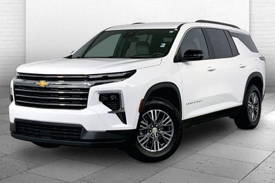 2025 Chevrolet Traverse LT