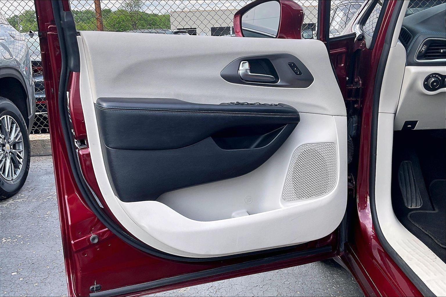 2021 Chrysler Pacifica Touring L