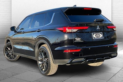 2022 Mitsubishi Outlander SE