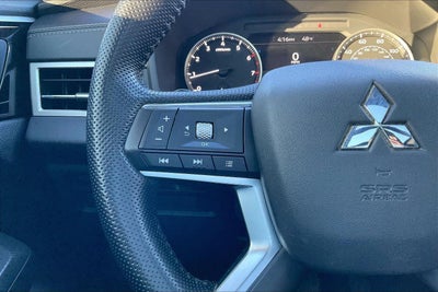 2022 Mitsubishi Outlander SE