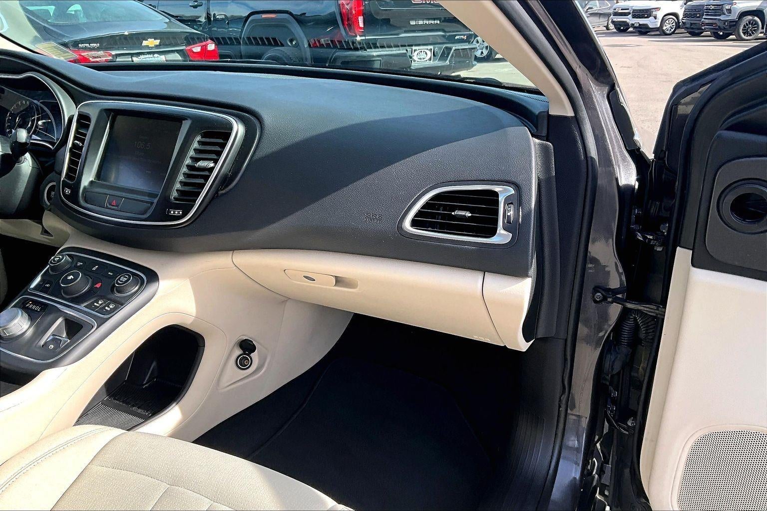 2016 Chrysler 200 Limited