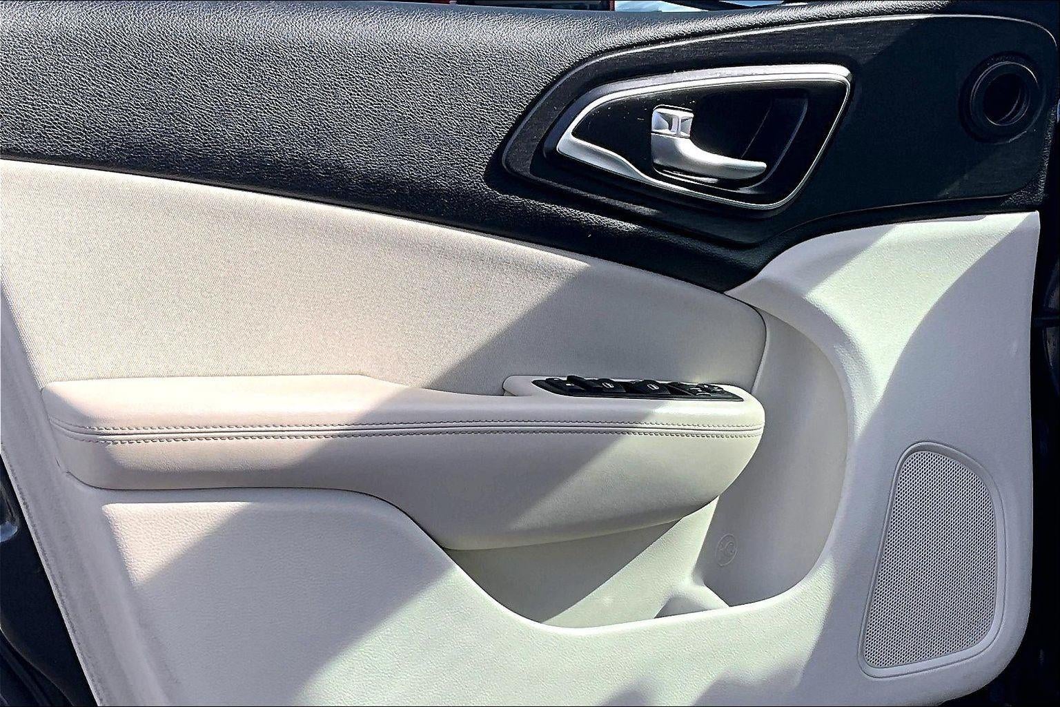 2016 Chrysler 200 Limited