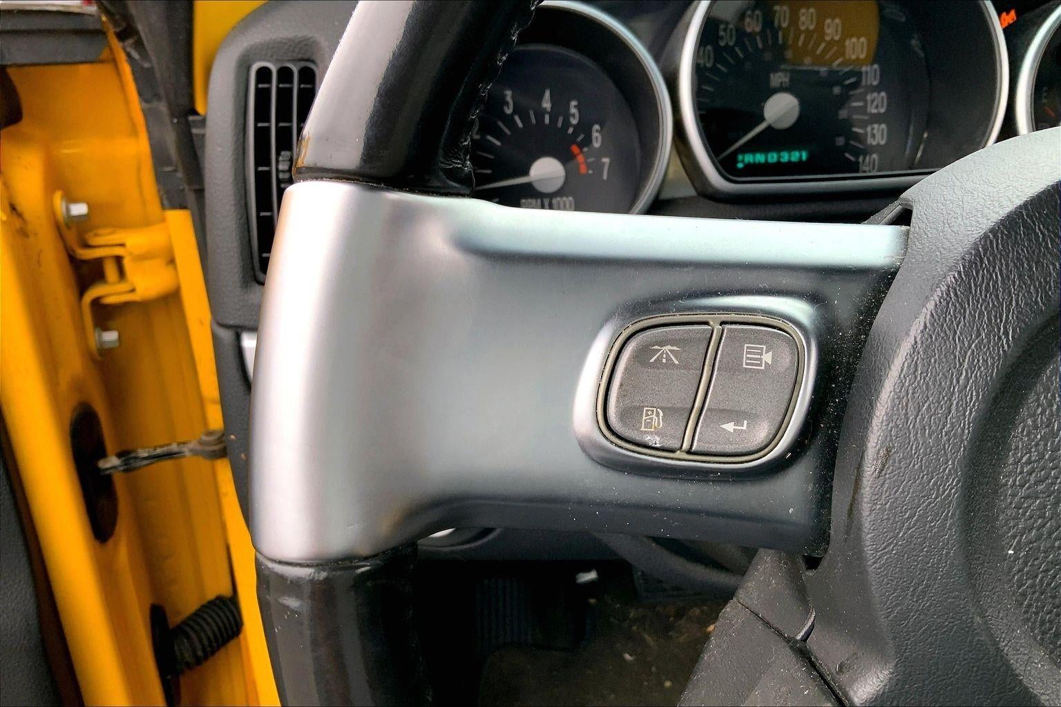 2004 Chevrolet SSR LS