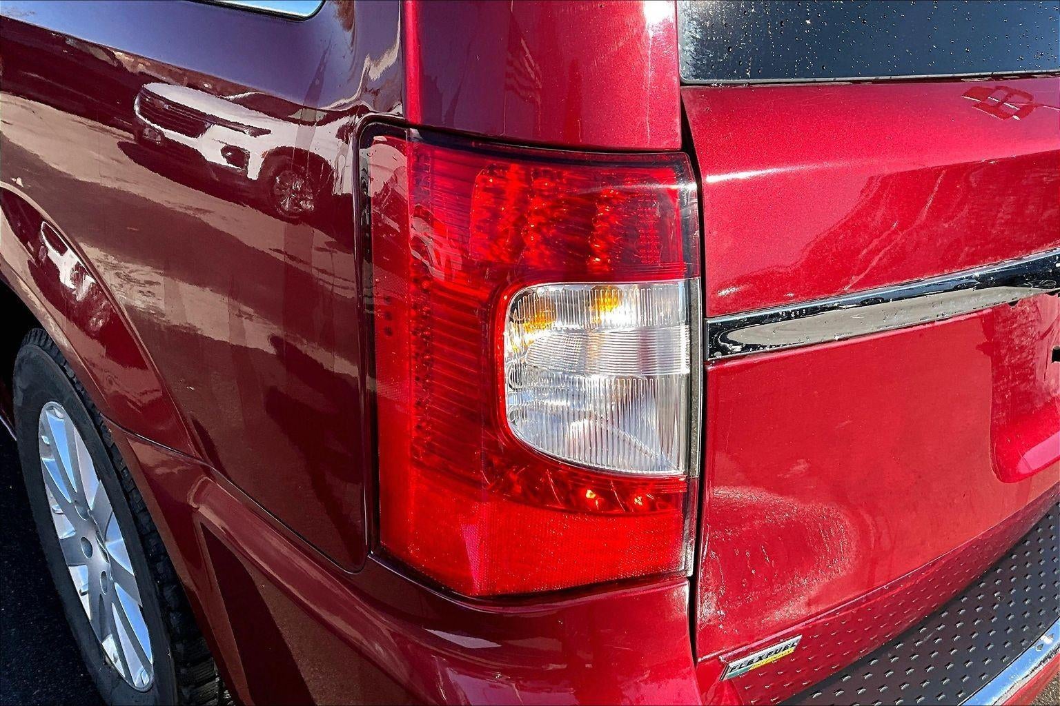 2016 Chrysler Town & Country Touring