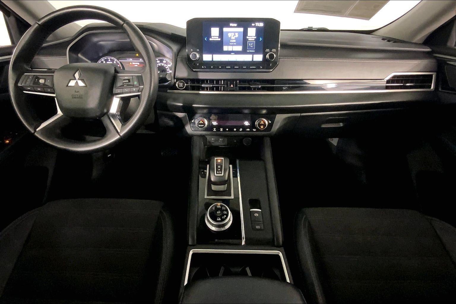 2024 Mitsubishi Outlander SE