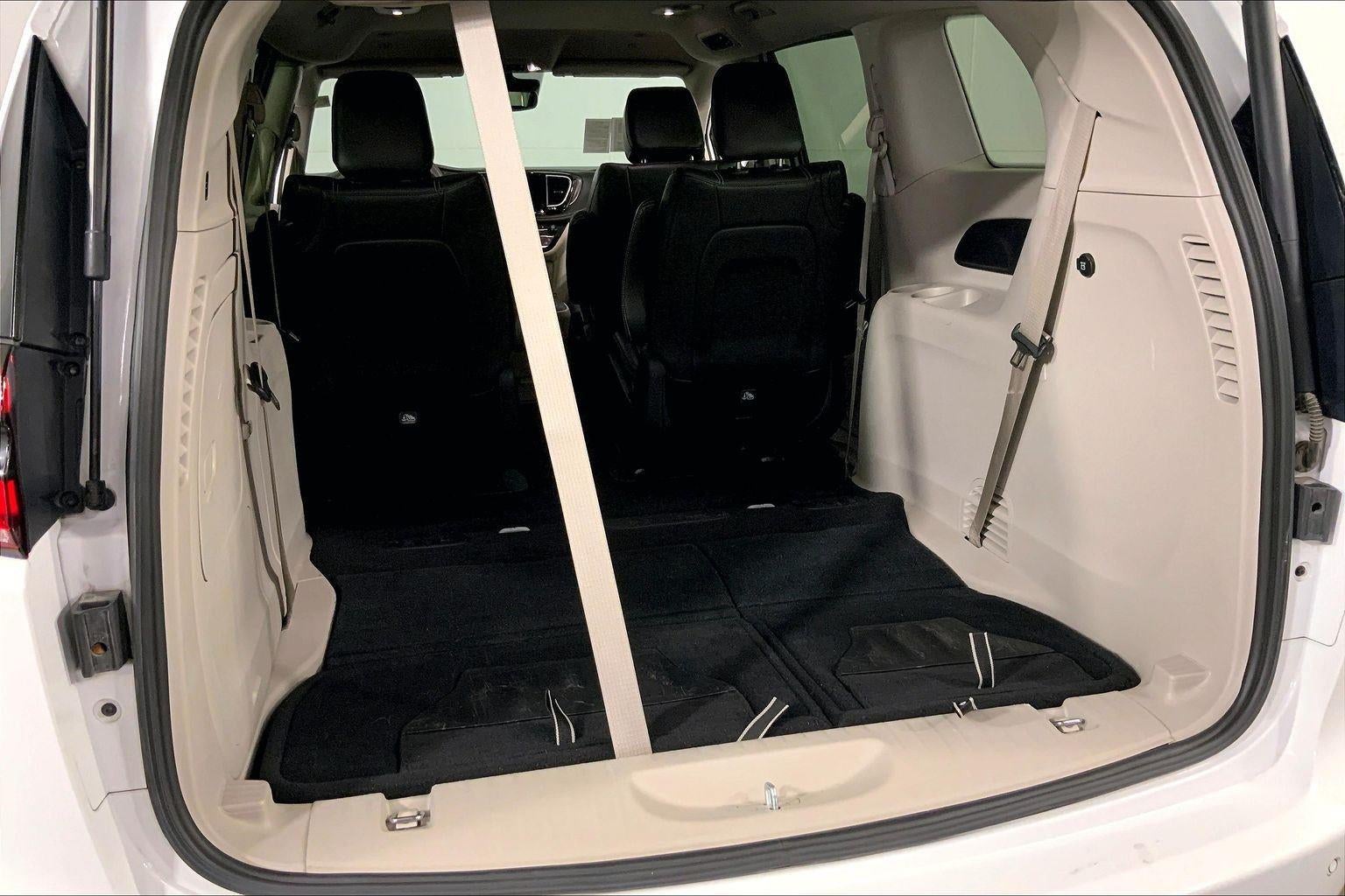 2024 Chrysler Pacifica Hybrid Select