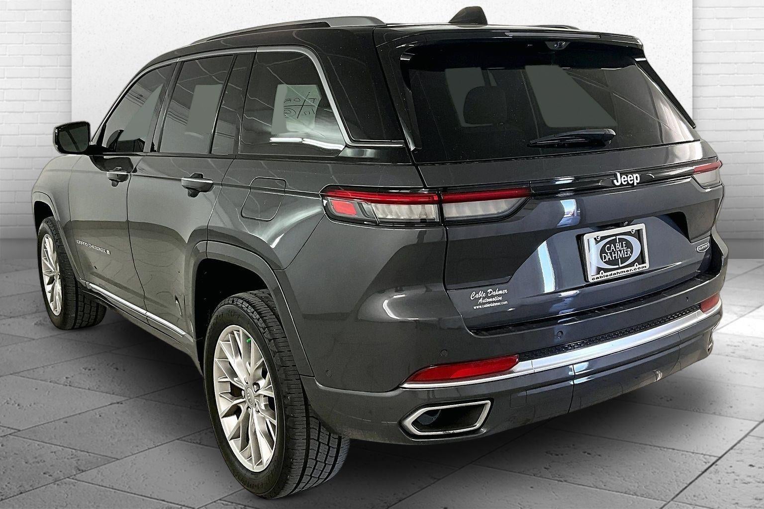 2022 Jeep Grand Cherokee Summit