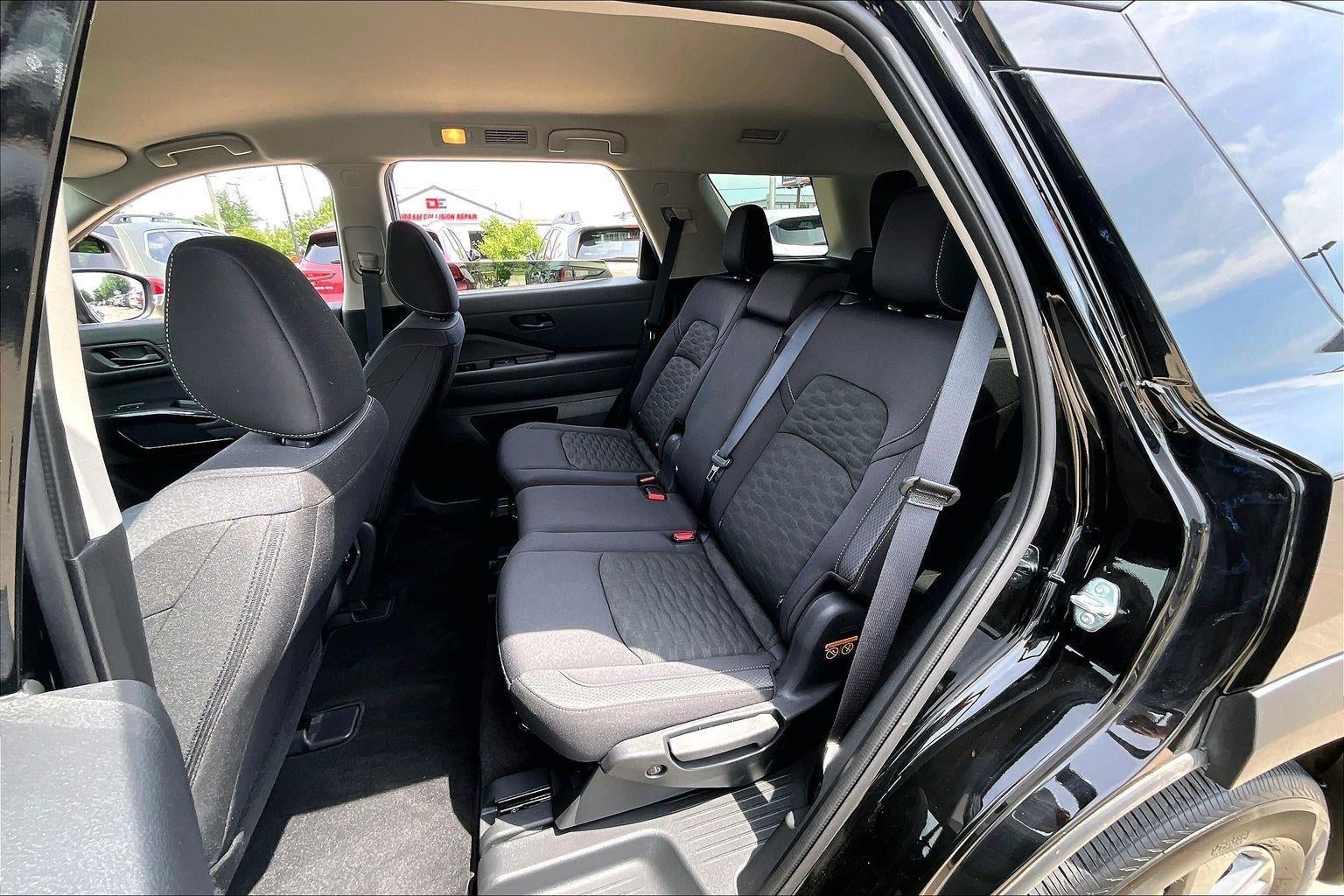 2025 Nissan Pathfinder S