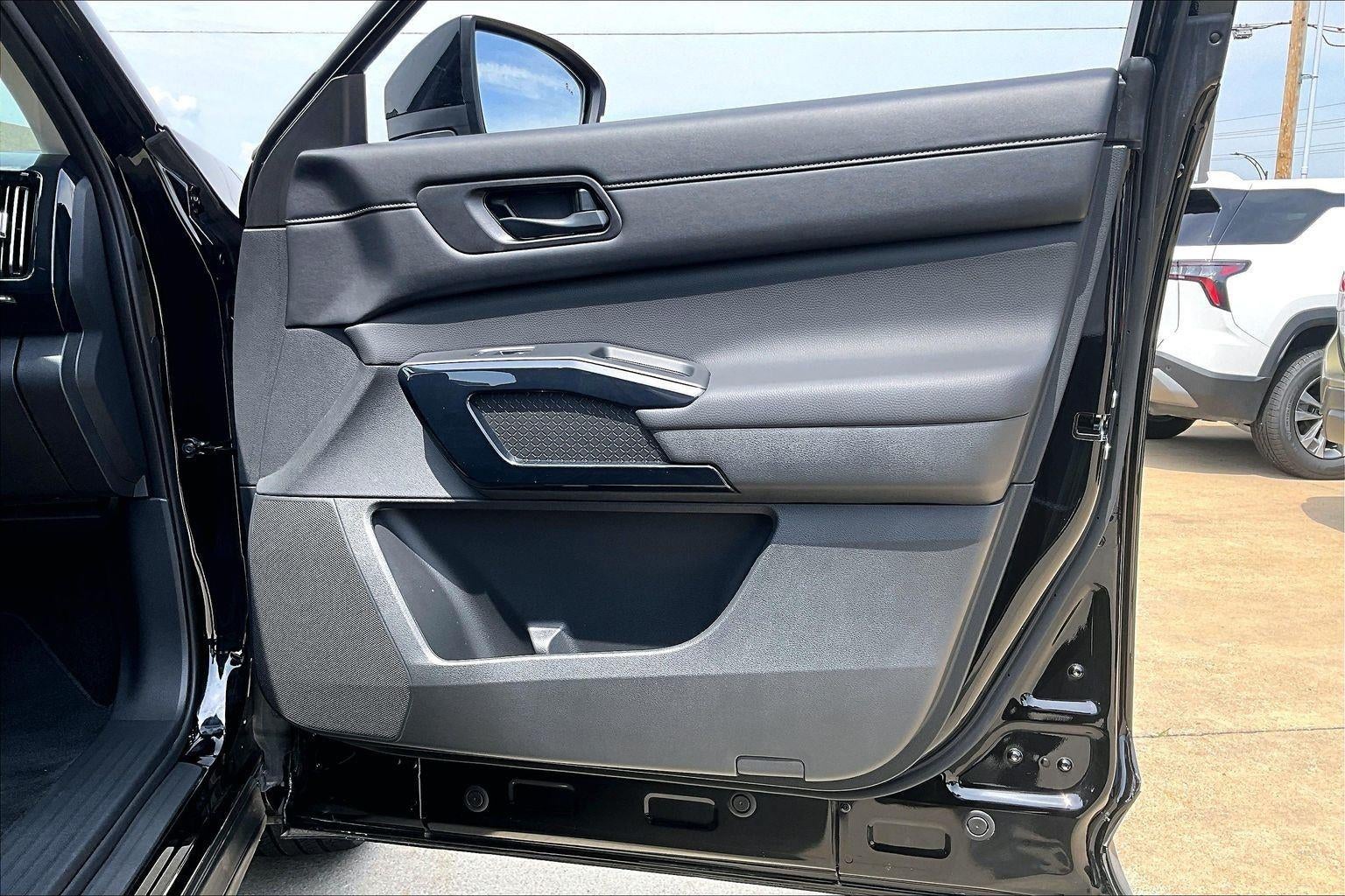 2025 Nissan Pathfinder S