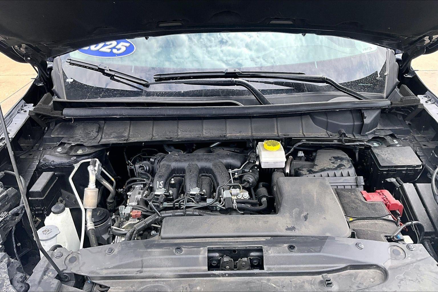 2025 Nissan Pathfinder SV