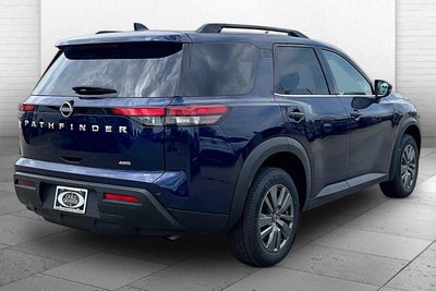 2025 Nissan Pathfinder SV
