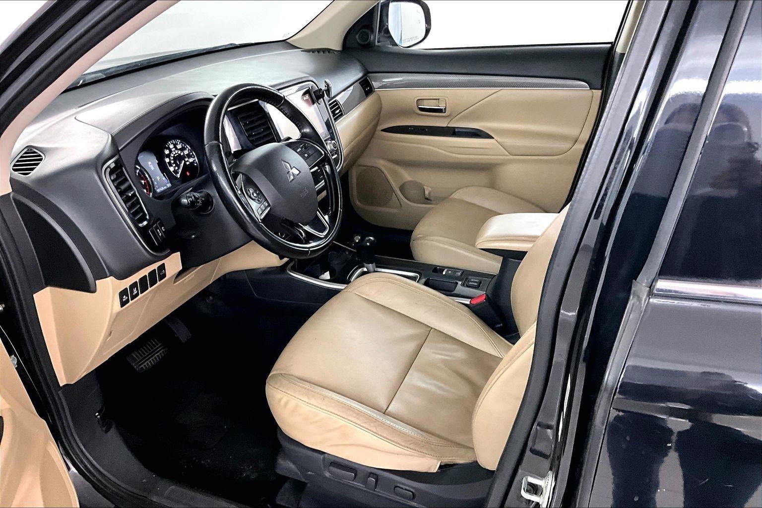 2020 Mitsubishi Outlander SE