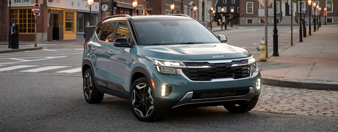 Teal 2025 Kia Seltos driving to a Kia dealer near Kansas City