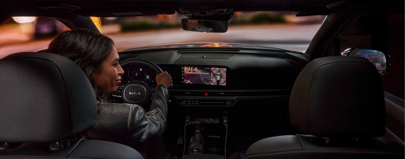 A person driving a 2025 Kia Sorento in a city