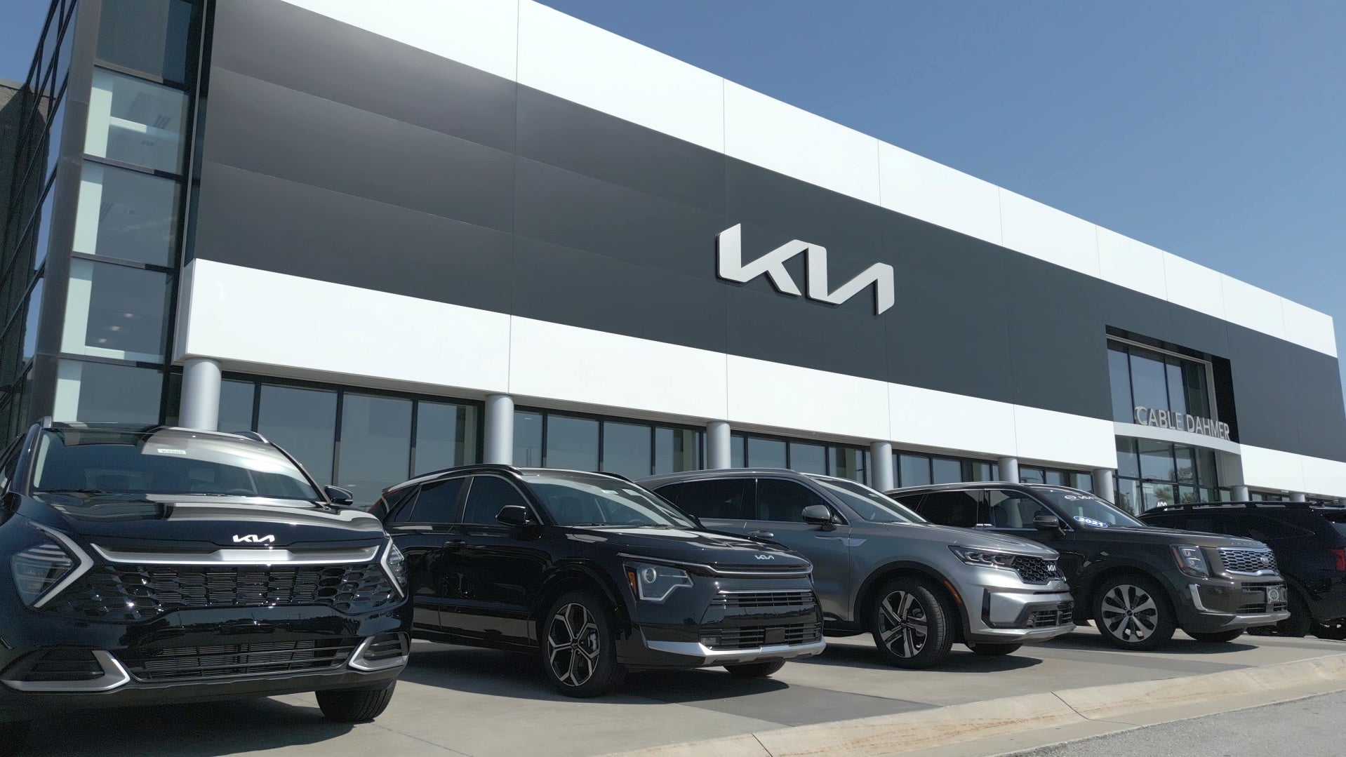 Cable Dahmer Kia of Lee’s Summit dealership exterior